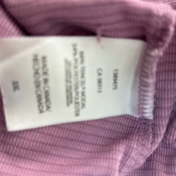 Elegant Mauve Long Sleeve V-Neck Top - Picture 3 of 13